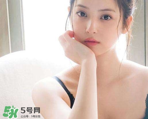 乳暈有小疙瘩是怎么回事？乳暈什么顏色正常
