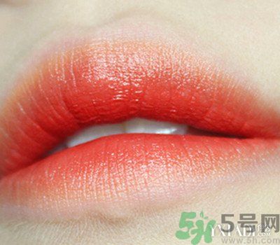 咬唇妝用什么口紅好？咬唇妝適合哪種嘴唇？