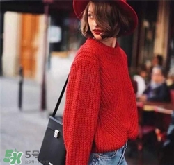 紅色衣服配什么顏色褲子？紅色衣服配什么褲子好看？