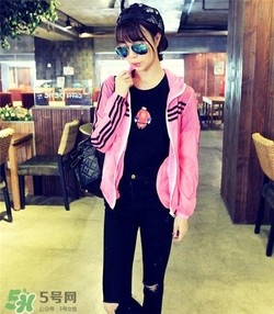 熒光色衣服怎么搭配？熒光色衣服怎么搭配好看？