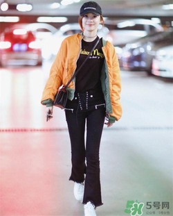 橙色衣服搭配什么顏色褲子？橙色衣服配什么褲子好看？