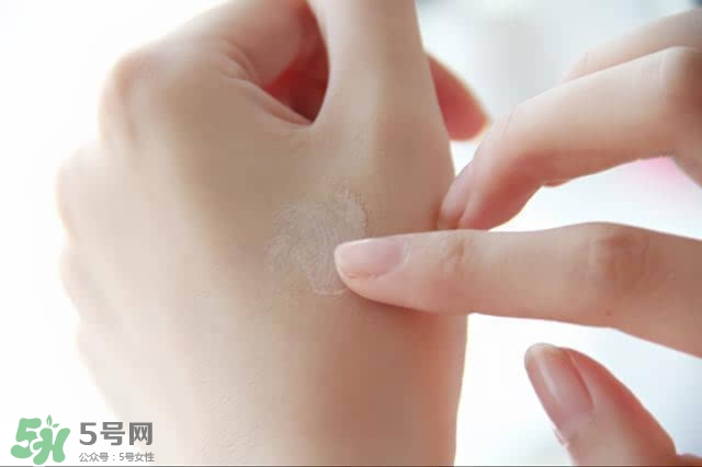 植村秀眼線筆怎么轉(zhuǎn)？植村秀如膠似漆眼線筆轉(zhuǎn)不出來