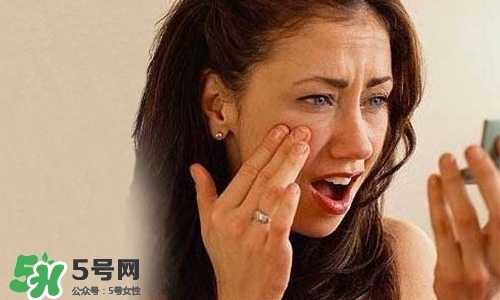 臉色發(fā)黑是什么原因？臉色發(fā)黑發(fā)暗怎么調(diào)理