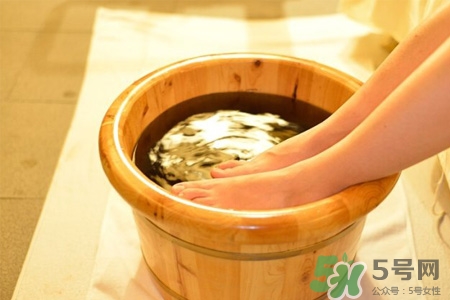 艾草泡腳有助懷孕嗎？艾草泡腳有助于備孕嗎？