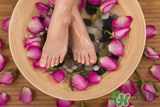 艾草泡腳治月經(jīng)不調(diào)嗎？?月經(jīng)不調(diào)能用艾草泡腳嗎？