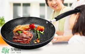 麥飯石鍋和鐵鍋哪個(gè)好？麥飯石鍋和鐵鍋對(duì)比