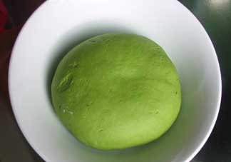 菠菜汁和面菠菜還焯嗎？菠菜汁和面需要焯水嗎？