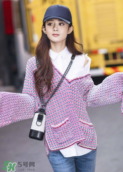 香奈兒gabrielle手袋怎么搭配？chanel gabrielle包包怎么背好看？