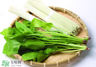 菠菜要焯水嗎？菠菜為什么要焯水？