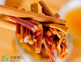 吃蕨菜會過敏嗎？皮膚過敏能吃蕨菜嗎？