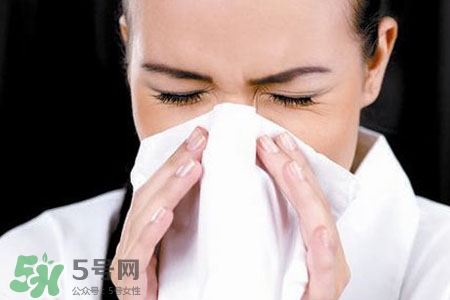 過(guò)敏性鼻炎能抽煙嗎？抽煙會(huì)使過(guò)敏性鼻炎加重嗎？