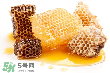 過敏性鼻炎可以吃蜂蜜嗎？過敏性鼻炎能不能吃蜂蜜？