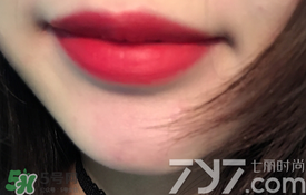 美寶蓮女皇色是哪個(gè)色號(hào)？美寶蓮女皇色口紅試色