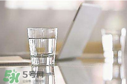 玻璃杯喝水安全嗎？玻璃杯喝水安不安全