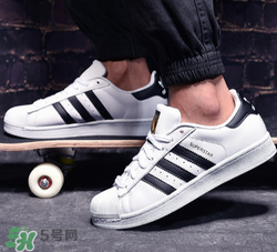 adidas貝殼頭正品多少錢？阿迪達(dá)斯貝殼頭鞋專柜價格