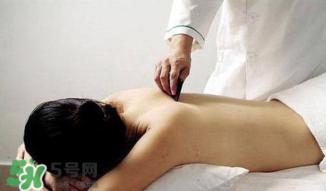 刮痧能治頸椎病嗎？頸椎病刮痧正確圖片