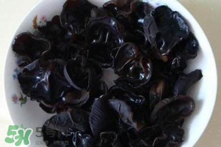 黑木耳是發(fā)物嗎？木耳屬于發(fā)物嗎？
