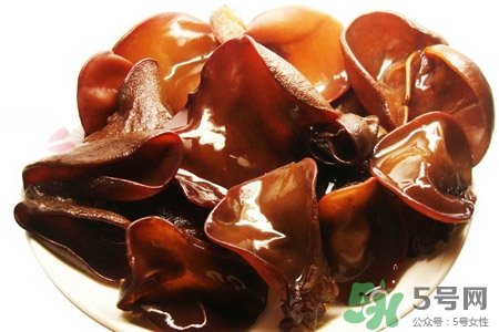 黑木耳泡太久會(huì)中毒嗎？黑木耳泡久了有毒嗎？