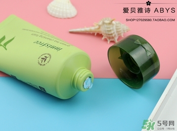 悅詩風(fēng)吟綠茶洗面奶適合什么膚質(zhì)？悅詩風(fēng)吟洗面奶適合油性肌膚嗎？