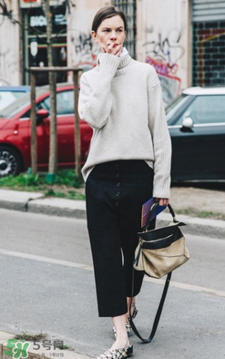 loewe puzzle怎么背好看？loewe puzzle怎么搭配好看？
