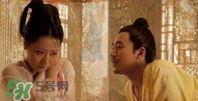 皇帝們的第一次給了誰？