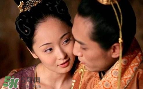 皇帝們的第一次給了誰？