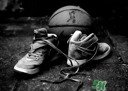 亞瑟士和耐克哪個好？asics和nike跑鞋哪個更好？