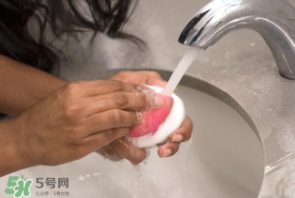 美妝蛋可以用香皂洗嗎？美妝蛋可以用肥皂洗嗎？