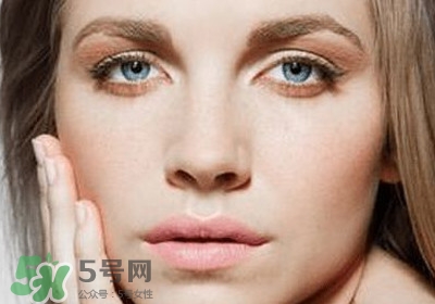 為什么臉上長(zhǎng)脂肪粒？臉上長(zhǎng)脂肪粒是什么原因