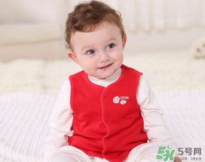 寶寶四月份穿什么衣服？四月份怎么給寶寶穿衣服？