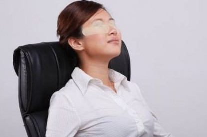 眼疲勞會(huì)引起哪些癥狀？眼疲勞會(huì)導(dǎo)致什么癥狀