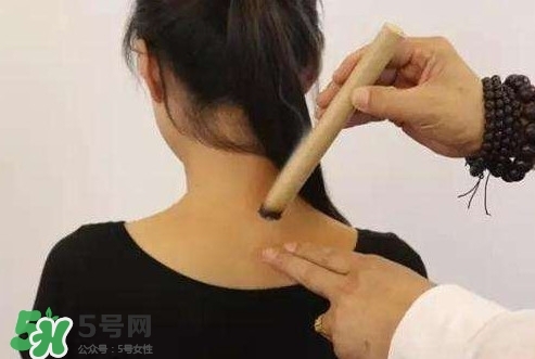 頸椎疼艾灸哪里？艾灸頸椎視頻教程