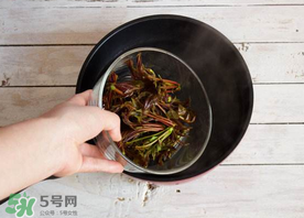 香椿為什么要用開水燙？香椿用開水燙多久？