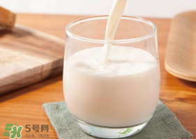 香椿可以和牛奶一起吃嗎？香椿和牛奶能一起吃嗎？
