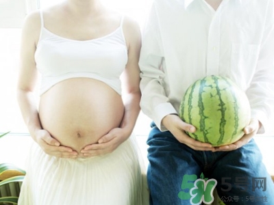 孕期高潮宮縮會怎樣？孕期高潮對小孩有害嗎？