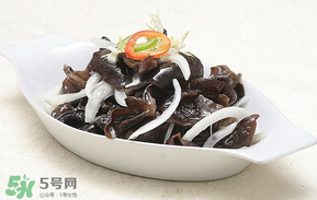 洋蔥和木耳可以一起吃嗎？洋蔥可以和木耳一起炒嗎？