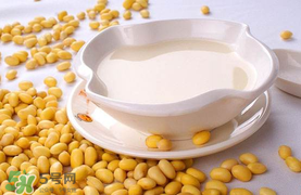 香椿和豆?jié){能一起吃嗎？喝豆?jié){可以吃香椿炒雞蛋嗎？