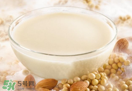 香椿和豆?jié){能一起吃嗎？喝豆?jié){可以吃香椿炒雞蛋嗎？