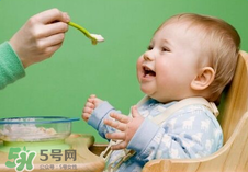 四個(gè)月的寶寶可以喝果汁嗎？寶寶四個(gè)月能喝果汁嗎？