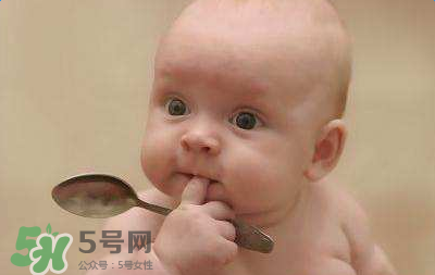 四個(gè)月的寶寶可以喝果汁嗎？寶寶四個(gè)月能喝果汁嗎？