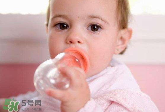 純凈水和礦泉水哪個好？純凈水和礦泉水的區(qū)別