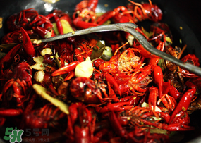 月經(jīng)可以吃油燜大蝦嗎？經(jīng)期能吃油燜大蝦嗎？
