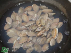 花甲不開口能吃嗎？花甲不開口是不是死了？