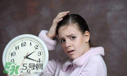 女生熬夜會平胸嗎？女生經(jīng)常熬夜的危害