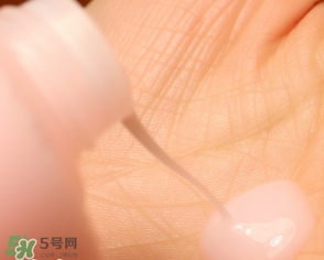 蘭嘉絲汀粉水和蘭蔻粉水哪個(gè)好？蘭嘉絲汀粉水和蘭蔻粉水對(duì)比