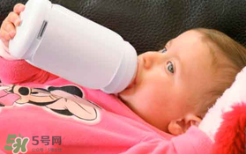 寶寶喝水喝奶要分開用奶瓶嗎？奶瓶喝水和喝奶要分開嗎？