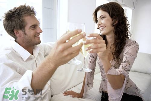 夫妻如何保持新鮮感？調(diào)情小技巧激發(fā)你的性欲