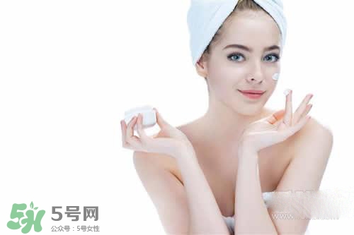 肌底液晚上可以用嗎？肌底液白天還是晚上用