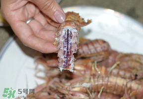 皮皮蝦中間硬的能吃嗎？皮皮蝦中間硬的是什么？