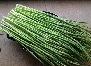 怎樣腌蒜苔才好吃？家常腌蒜苔的方法